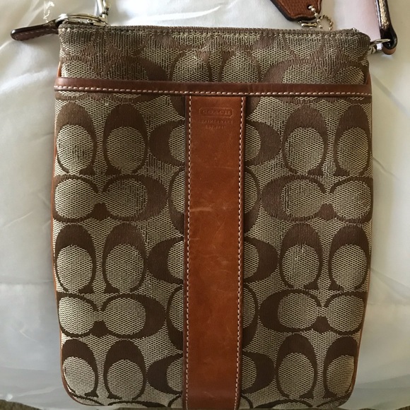 Coach Handbags - Coach adjustable strap crossbody purse.